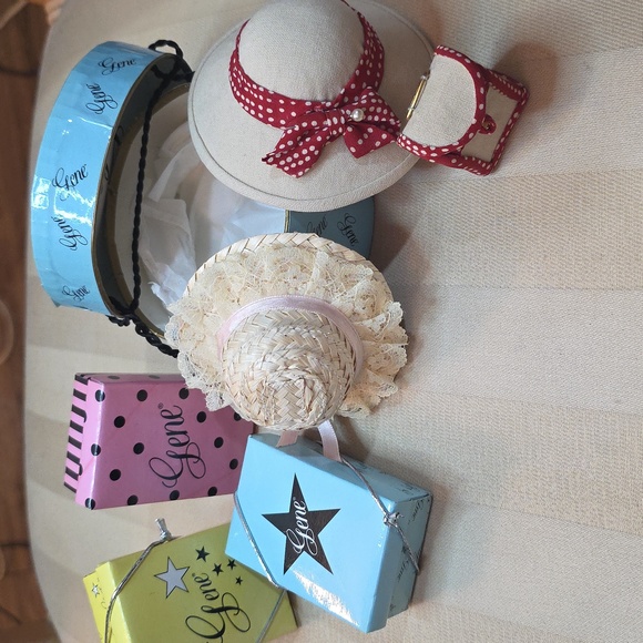ASHTON DRAKE, GENE DOLL ACCESSORIES, HATS AND HAT BOXES, PURSE - Picture 2 of 5